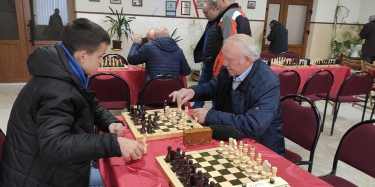 На Тернопільщині відсвяткували 70-річчя любителя шахів благодійним турніром