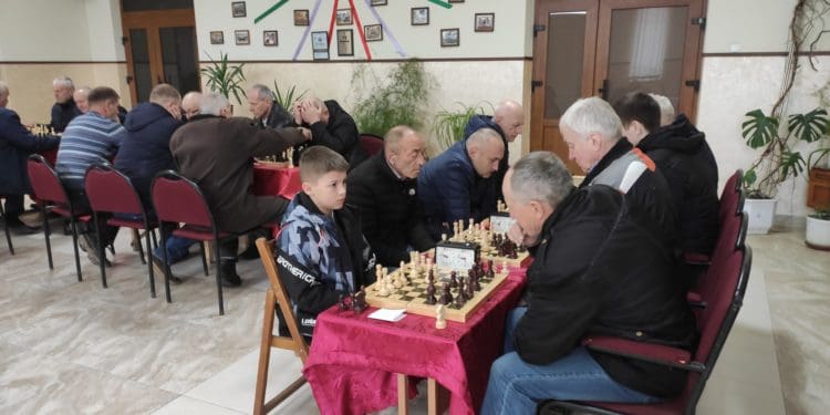 На Тернопільщині відсвяткували 70-річчя любителя шахів благодійним турніром