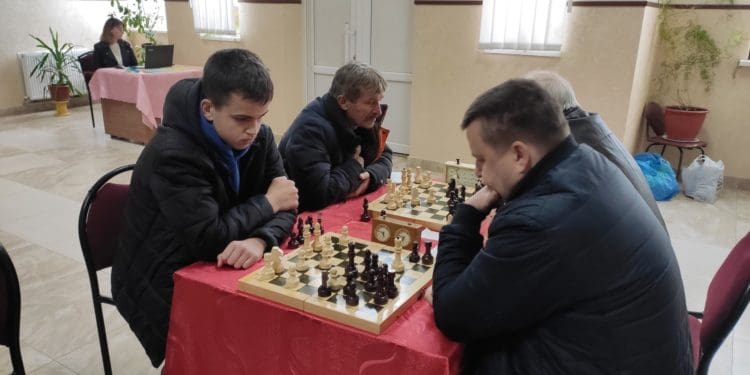 На Тернопільщині відсвяткували 70-річчя любителя шахів благодійним турніром