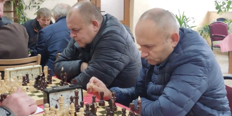 На Тернопільщині відсвяткували 70-річчя любителя шахів благодійним турніром