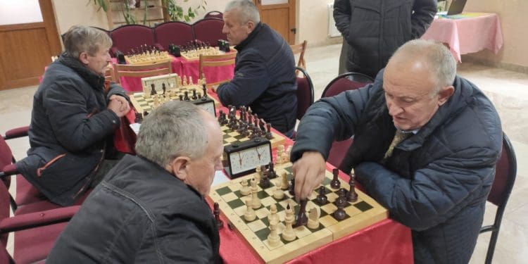 На Тернопільщині відсвяткували 70-річчя любителя шахів благодійним турніром