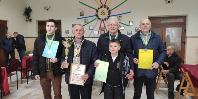 На Тернопільщині відсвяткували 70-річчя любителя шахів благодійним турніром