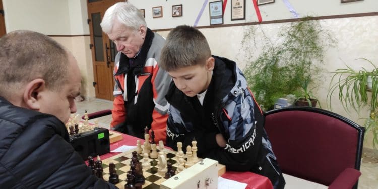 На Тернопільщині відсвяткували 70-річчя любителя шахів благодійним турніром