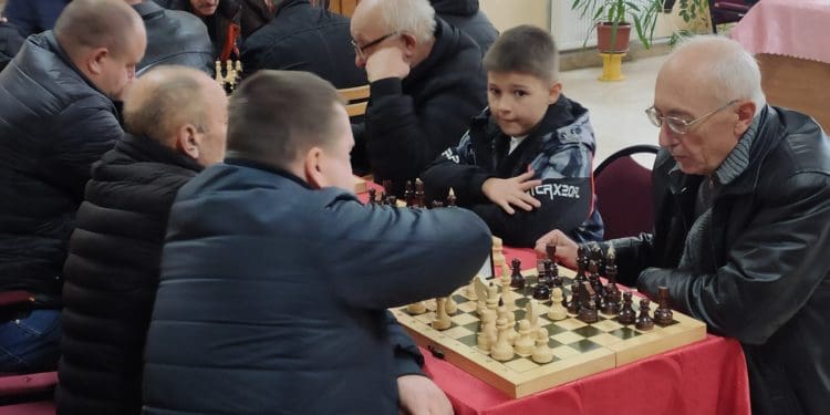 На Тернопільщині відсвяткували 70-річчя любителя шахів благодійним турніром