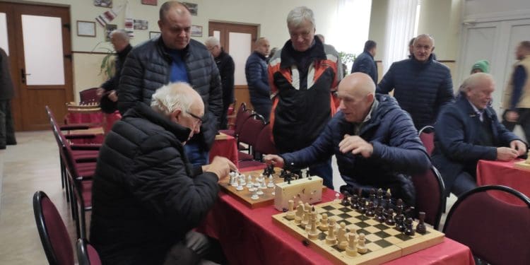 На Тернопільщині відсвяткували 70-річчя любителя шахів благодійним турніром