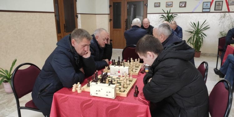 На Тернопільщині відсвяткували 70-річчя любителя шахів благодійним турніром