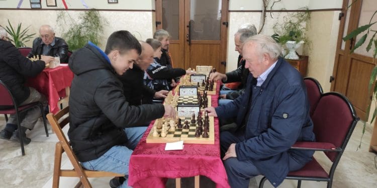 На Тернопільщині відсвяткували 70-річчя любителя шахів благодійним турніром