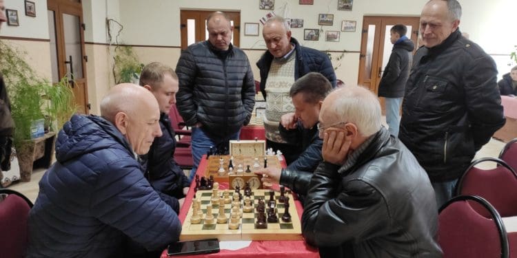 На Тернопільщині відсвяткували 70-річчя любителя шахів благодійним турніром