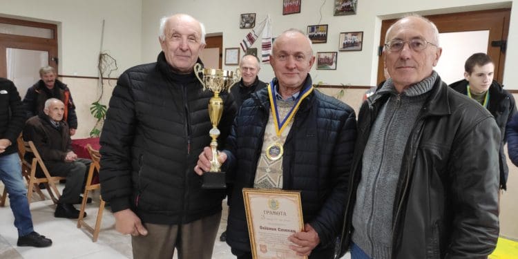 На Тернопільщині відсвяткували 70-річчя любителя шахів благодійним турніром