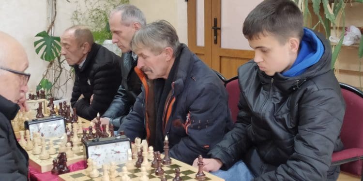 На Тернопільщині відсвяткували 70-річчя любителя шахів благодійним турніром