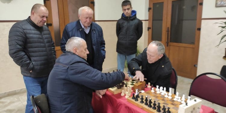 На Тернопільщині відсвяткували 70-річчя любителя шахів благодійним турніром