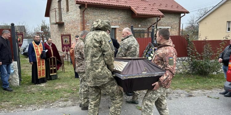 На щиті до рідного дому повернувся воїн з Петриків на Тернопільщині Олександр Лазуренко (фото)