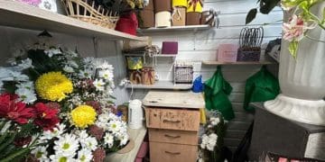 У Тернополі обікрали квітковий кіоск: продавець залишала ключ під килимком
