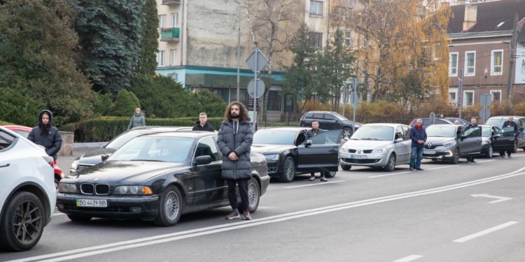 Тернополяни вшанували полеглих Героїв у 1000-й день повномасштабної війни