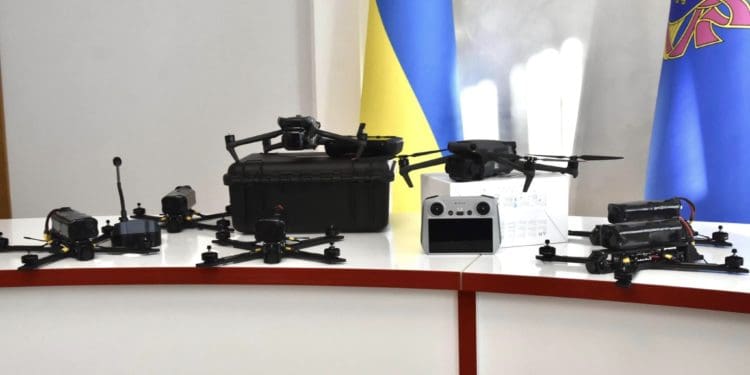 Тернопільська обласна рада та ОВА передали дрони захисникам на фронт