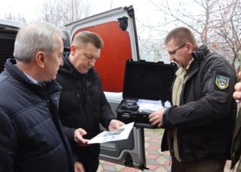 Латвійці передали автомобілі та спецспорядження для військових з Тернопільщини