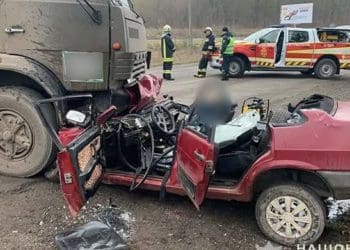 Загиблий і двоє травмованих: на Тернопільщині КамАЗ наїхав на ВАЗ