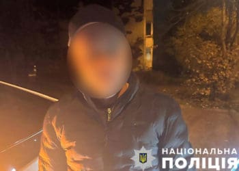 погрожував