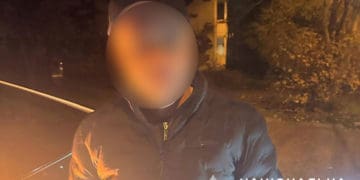 погрожував