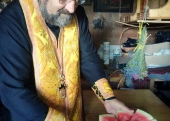 Священник із Херсонщини виростив на Тернопільщині 19-кілограмовий кавун