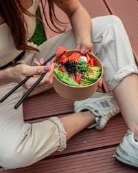 Що можна замовити в категорії салатів та боулів закладу Рок-н-Рол