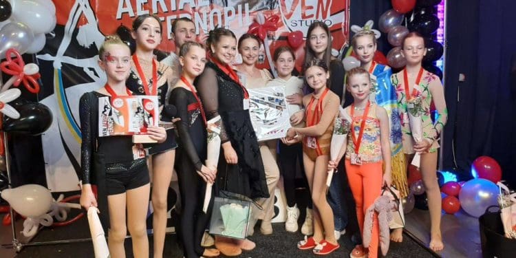 Тернопіль став центром обласних змагань з повітряної гімнастики