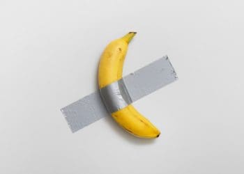 Банан, приклеєний скотчем до стіни, продали за 6,2 мільйона доларів