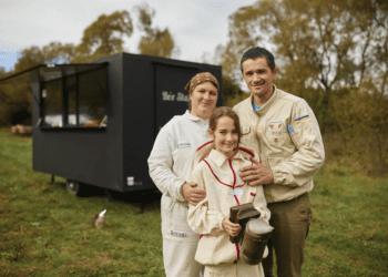 Ігор Буцик впроваджує на Тернопільщині інновації для збереження традицій бджільництва