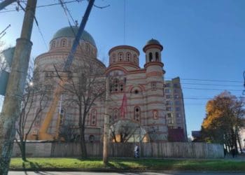 У Тернополі на головному православному соборі встановили купол