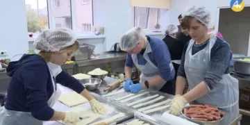 Тернопільські волонтерки готують домашні страви для поранених захисників