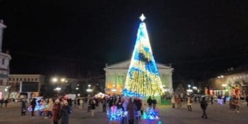 У Тернополі освятили різдвяну шопку і засвітили ялинку