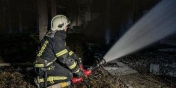 Загасили пожежу у Тернополі на об’єкті, в який влучив безпілотник