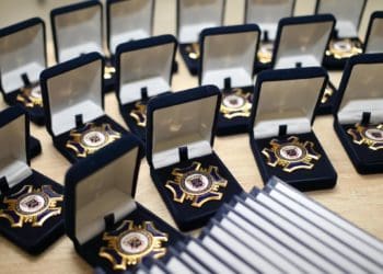 Володимир Болєщук вручив посмертні відзнаки рідним полеглих воїнів