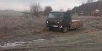 Підлітки на Кременеччині вкрали катафалк під церквою і розважалися в полі