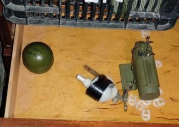 Тернополянка знайшла вибухонебезпечні предмети в авто та передала їх поліції