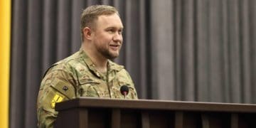 Володимир Болєщук вручив почесну відзнаку «За заслуги перед Тернопільщиною» азовцю Арсену Дмитрику