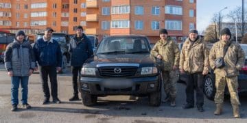 Тернопіль для ЗСУ: колектив міськавтотрансу передав автомобіль військовим