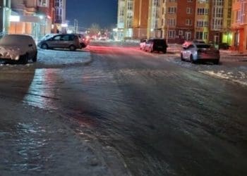 У Тернополі один з кварталів перетворився у небезпечну ковзанку: забудовник «Тернопільбуд» не справився