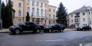 Тернопіль для ЗСУ: працівники міськради придбали автівки для трьох бойових бригад