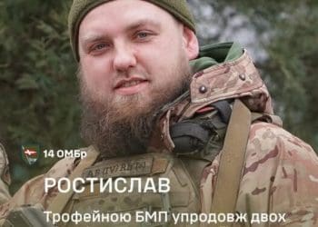 Воїн з 14-ї ОМБр нищить окупантів трофейною зброєю