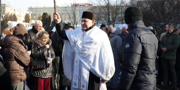 Біля Тернопільського ставу відбувся традиційний міжконфесійний молебень та чин освячення Йорданської води (фото)
