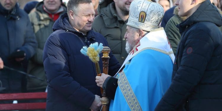Біля Тернопільського ставу відбувся традиційний міжконфесійний молебень та чин освячення Йорданської води (фото)