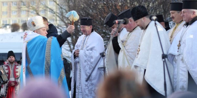 Біля Тернопільського ставу відбувся традиційний міжконфесійний молебень та чин освячення Йорданської води (фото)