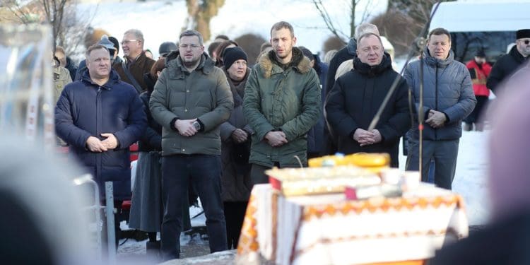 Біля Тернопільського ставу відбувся традиційний міжконфесійний молебень та чин освячення Йорданської води (фото)