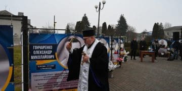 освятили стелу полеглим захисникам