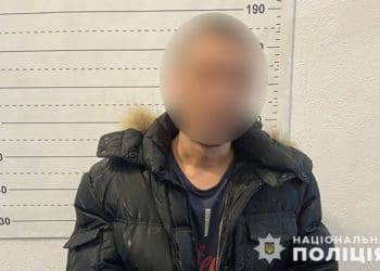 У Тернополі затримали чоловіка, який побив знайомого молотком та пограбував його