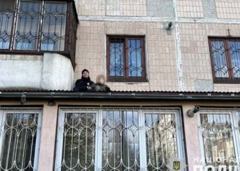 У Тернополі з вікна третього поверху випав хлопчик