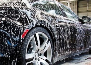 Як правильно мити автомобіль взимку: поради експертів