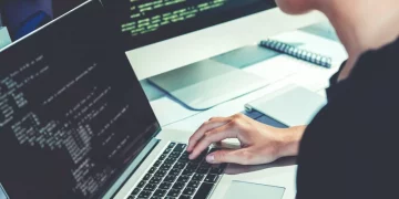 Як вибрати й зробити перші кроки у програмуванні