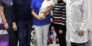 Немовля, народжене у Тернополі вагою 900 грамів, виписали з перинатального центру додому